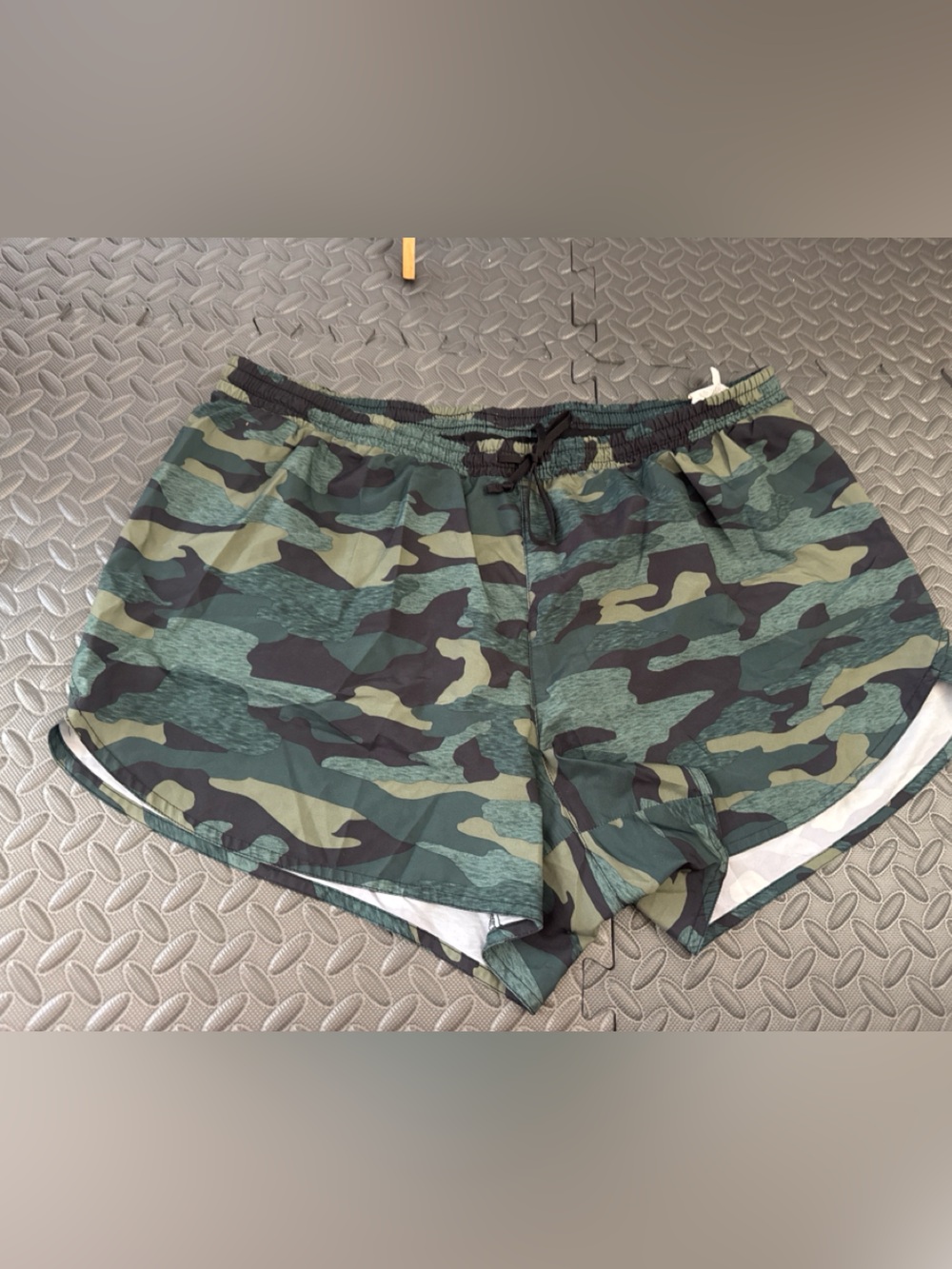 Old Navy Active Camo Athletic Shorts XL Green Camouflage Lined Dolphin Hem